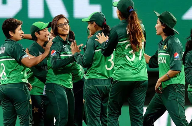 पाकिस्तान की टीम बांग्लादेश से भी फिसड्‌डी, 70 रन भी नहीं बने